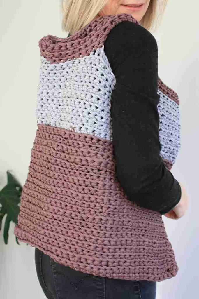 how to crochet a tote bag for beginners. Hobo style grocery crochet bag on woman's shoulder
